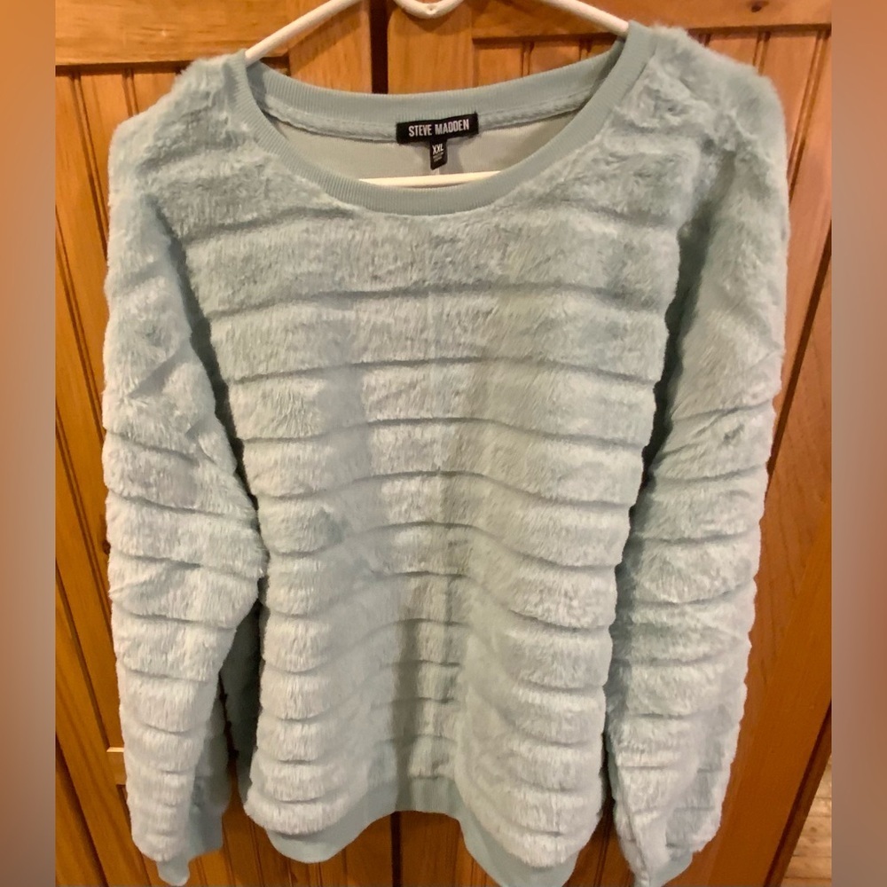 🌸🌸 Steve Madden Soft Blue Textured Pullover